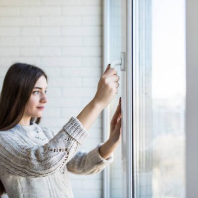 روش صحیح درزگیری پنجره‌ها در هنگام هوای سرد