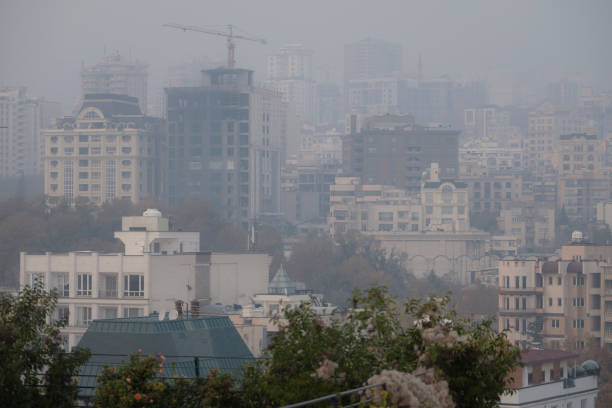 تأثیرات هوا در تهران برای افراد حساس و آسیب پذیر ناسالم است Weather in Tehran