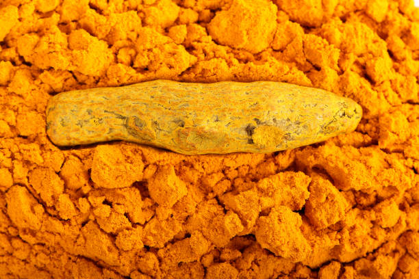 چگونگی تأثیر زردچوبه بر روی پوست صورت را بیان کنید زردچوبه بر روی پوست