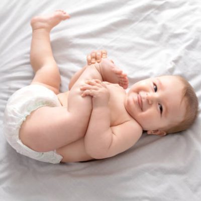 نوزاد را از چند ماهگی به شکم خوابانیم؟