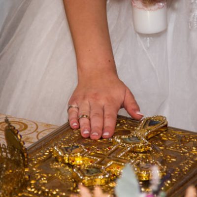 طلا به وزن 60 کیلو در دست و گردن عروس آویزان شد!