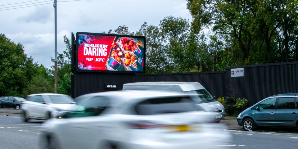 از ایده تا اجرا؛ آموزش گام‌به‌گام ساخت یک نمایشگر دیجیتال حرفه‌ای