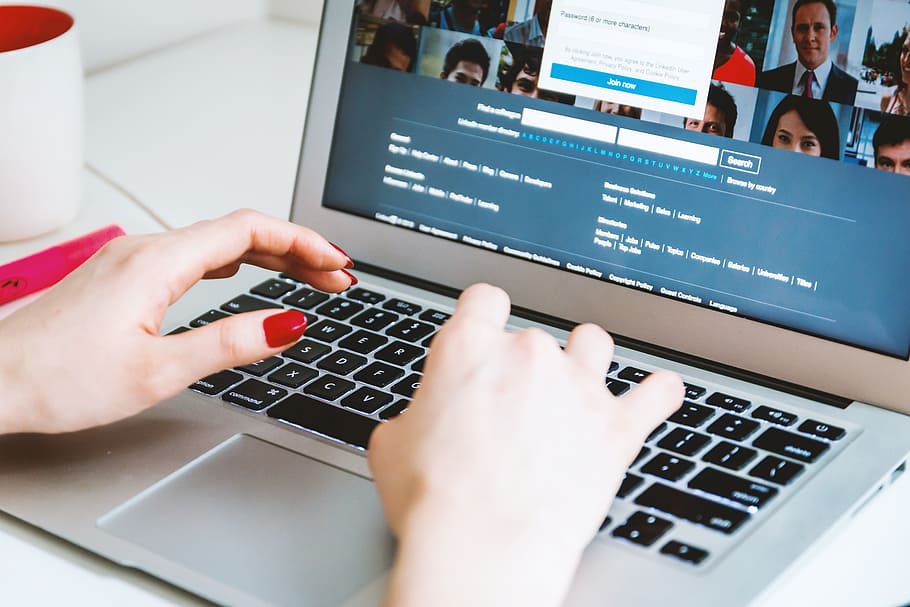 مدیریت پیج و بازاریابی برای دیگران