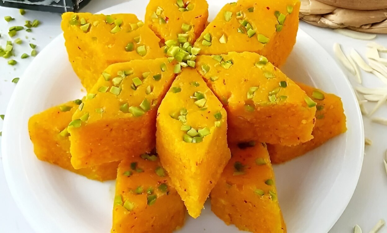 روش تهیه شیرینی لوز زعفرانی ؛ چه کار کنیم شیرینی لوز خشک و شکننده نشود؟ روش تهیه شیرینی لوز زعفرانی ؛ چه کار کنیم شیرینی لوز خشک و شکننده نشود؟