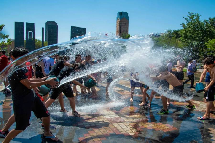 جشن آب ارمنستان و آببازی در سطح شهر جشن آب ارمنستان