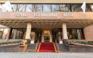 رستوران ‌های هتل اسپیناس بلوار کشاورز؛ تجربه ‌ای از طعم و رنگ