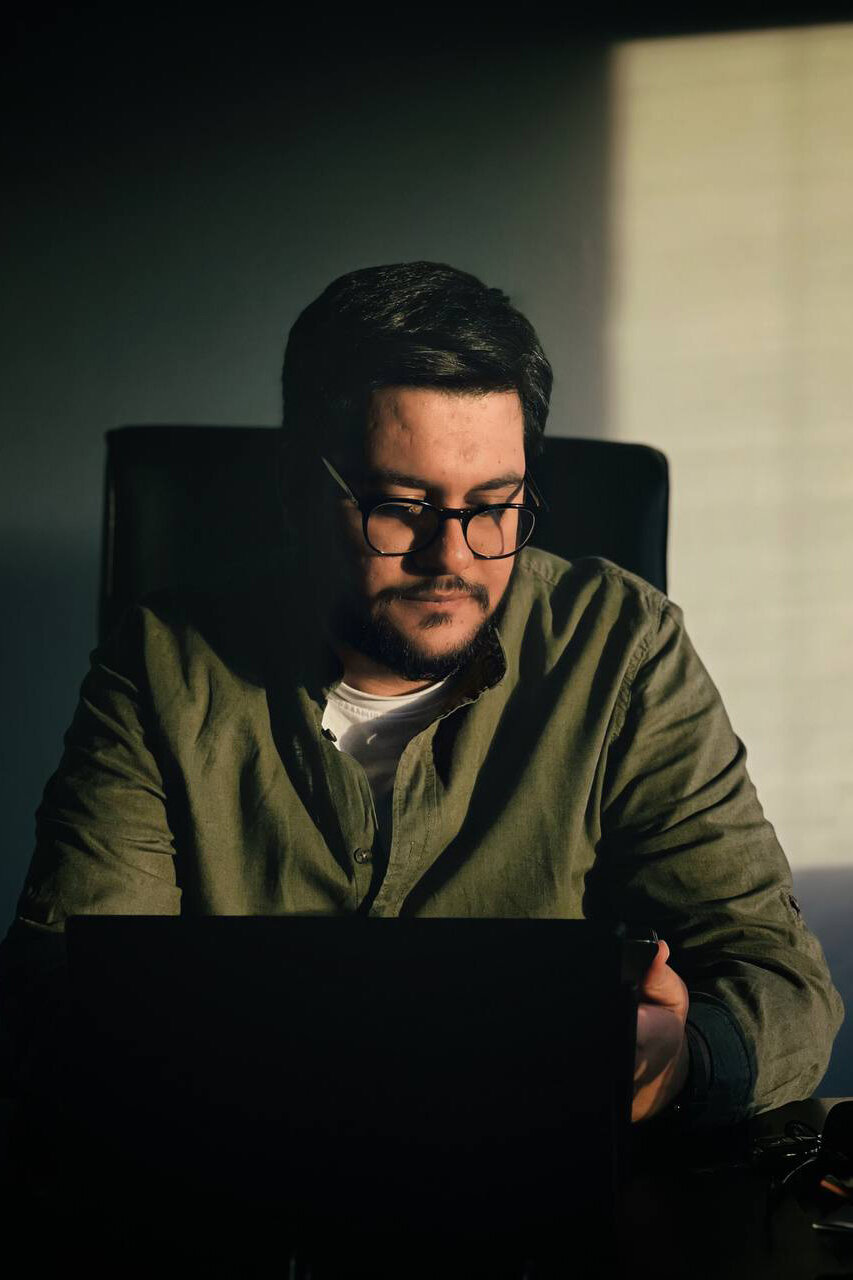 ادای دین به شهید رضی؛ مستندی که فقدان و ادامه زندگی را روایت میکند ادای دین به شهید رضی؛ مستندی که فقدان و ادامه زندگی را روایت میکند