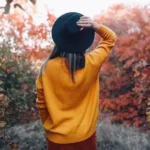 با این پرامپت‌های عکس پاییزی، عکس پروفایل با حال‌وهوای پاییز طراحی کنید