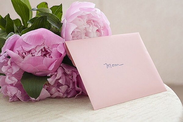 بهترین هدیه برای روز مادر ؛ قیمت ندارد اما قلب مادر را میبَرد بهترین هدیه برای روز مادر ؛ قیمت ندارد اما قلب مادر را میبَرد