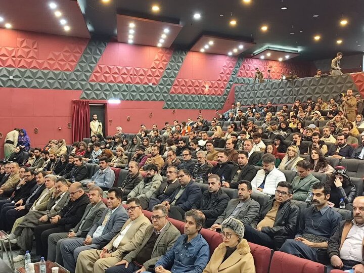 بیست سال روایت، همدلی و گفتگو؛ تئاتر کُردی سقز صحنه هم‌زبانی ملت‌ها