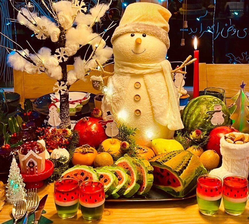 تازهعروسها بخوانند: شیکترین مدل دیزاین سفره یلدا + منوی کامل شام برای درخشیدن در اولین یلدای مشترک تازهعروسها بخوانند: شیکترین مدل دیزاین سفره یلدا + منوی کامل شام برای درخشیدن در اولین یلدای مشترک