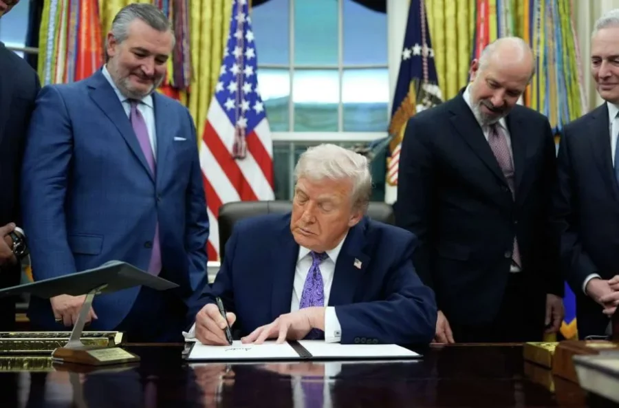 ترامپ با فرمان اجرایی جدیدی، مسیر نظارت فدرال بر هوش مصنوعی را هموار کرد ترامپ با فرمان اجرایی جدیدی، مسیر نظارت فدرال بر هوش مصنوعی را هموار کرد