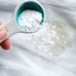 راهکار‌های ساده برای پاک کردن لکه‌های چربی از لباس/ فوت و فن خانه‌داری