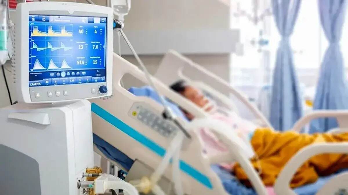 رضا امیرخانی در آی سی یو بستری شد/ مردم دعا کنند