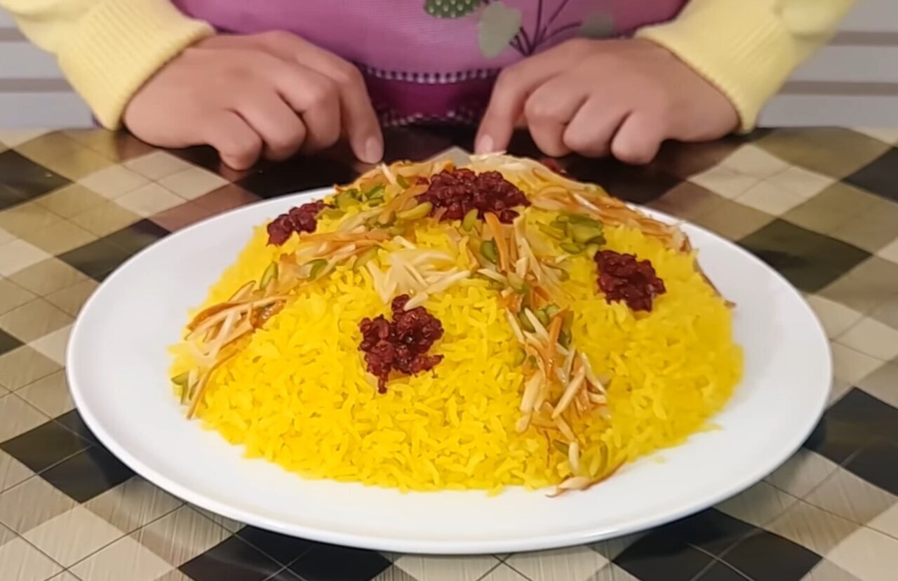 شکرپلوی شیرازی؛ عطرِ طلایی زعفران در شب یلدا شکرپلوی شیرازی؛ عطرِ طلایی زعفران در شب یلدا