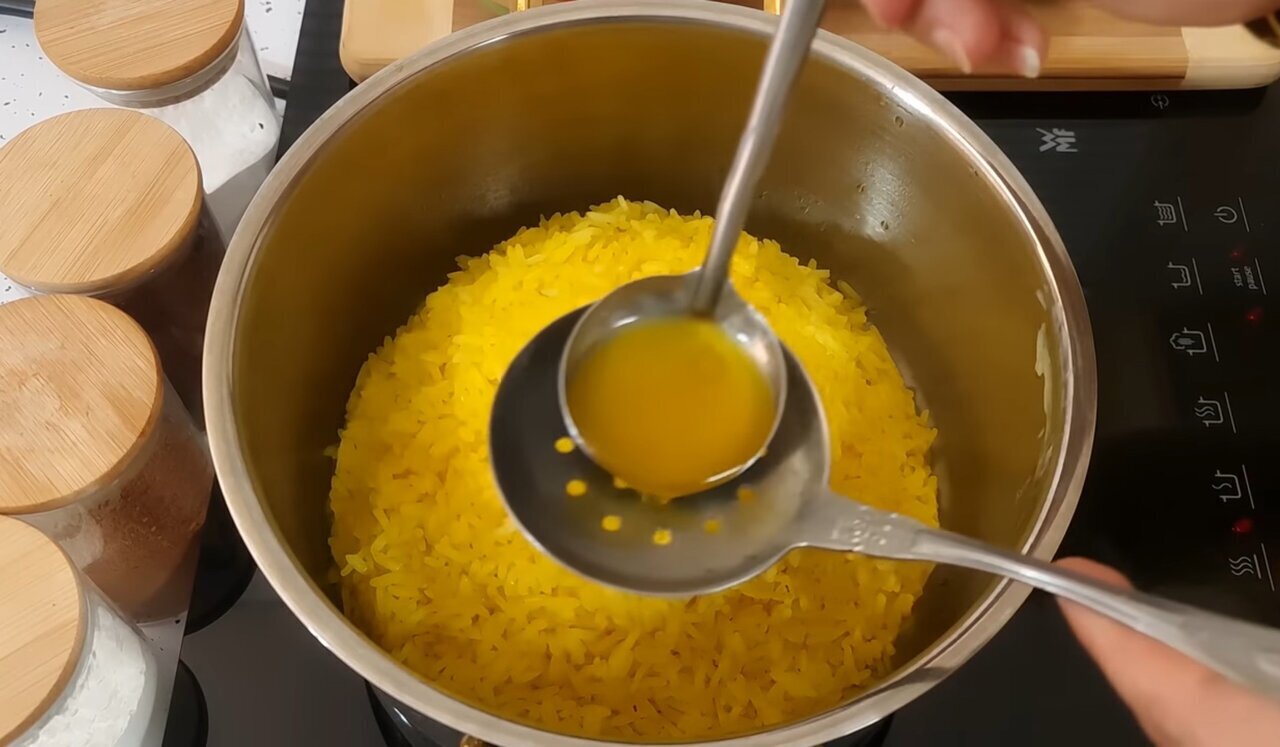 شکرپلوی شیرازی؛ عطرِ طلایی زعفران در شب یلدا شکرپلوی شیرازی؛ عطرِ طلایی زعفران در شب یلدا