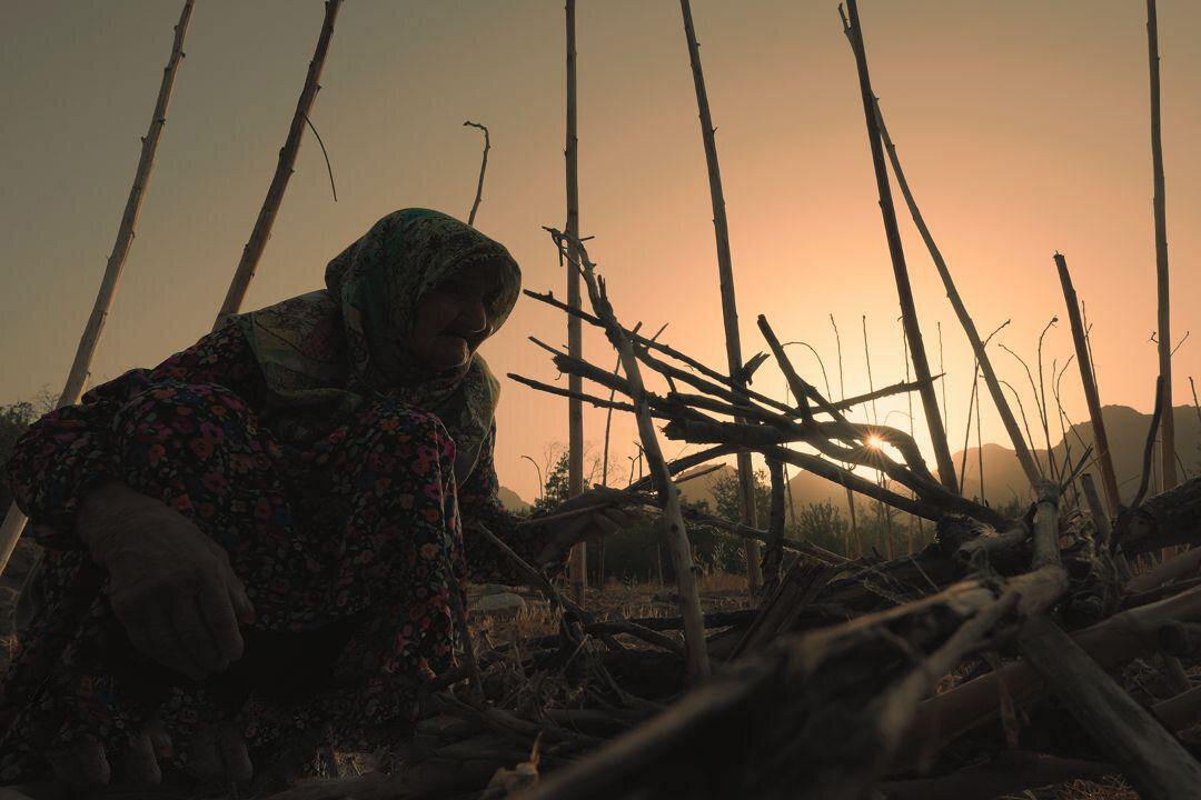 «صغری رئیس» دغدغه سالمندان را دارد؛ شخصیت خاص زنی ۱۰۲ ساله مستند شد! «صغری رئیس» دغدغه سالمندان را دارد؛ شخصیت خاص زنی ۱۰۲ ساله مستند شد!