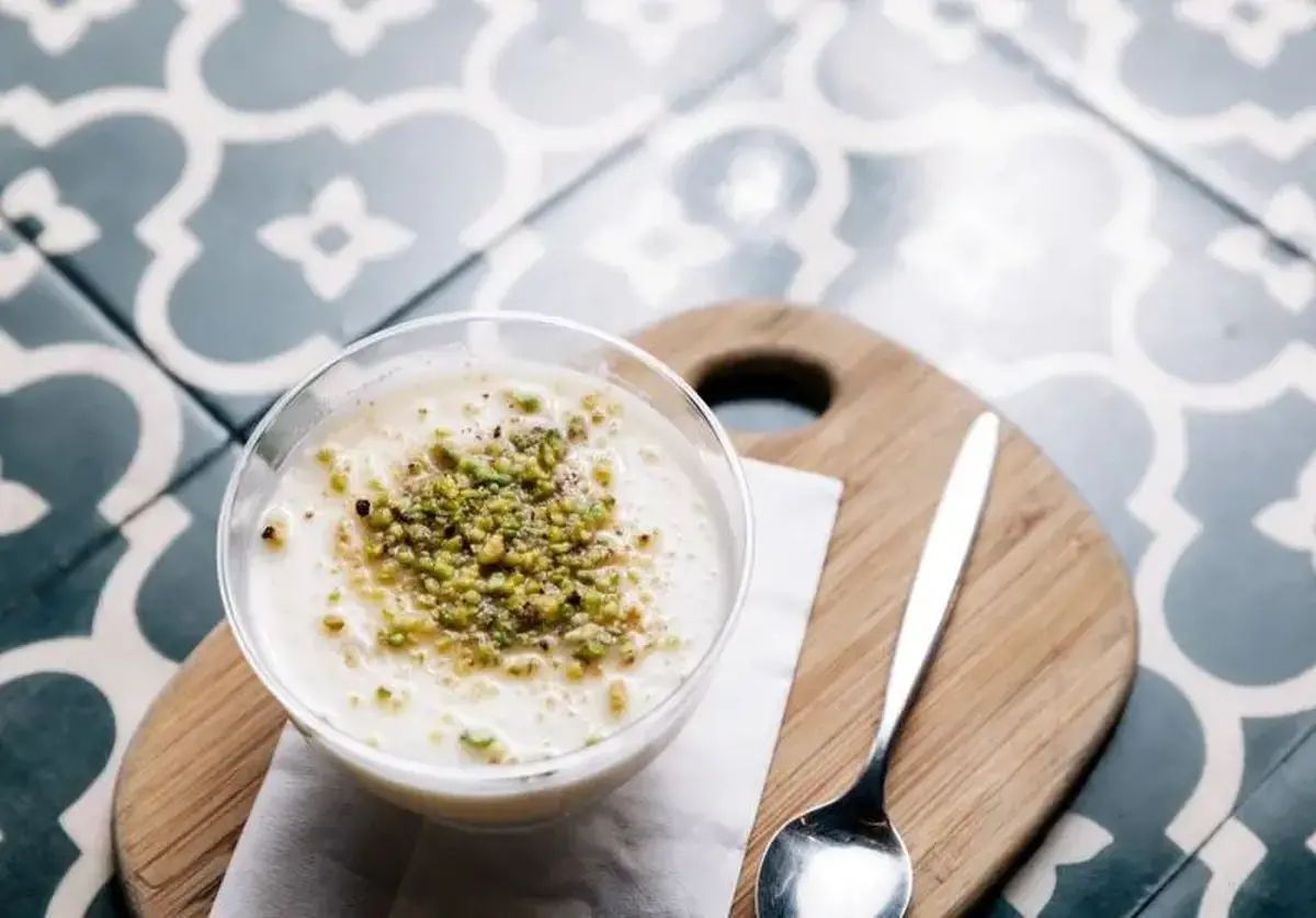 طرز تهیه فرنی نارگیلی به روش ساده و سنتی/ دسر آسان و خوشمزه برای شب یلدا