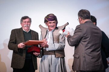 نکوداشت مستندساز عاشق ایران برگزار شد/ اهدای نشان فیروزه سینماحقیقت به فرهاد ورهرام