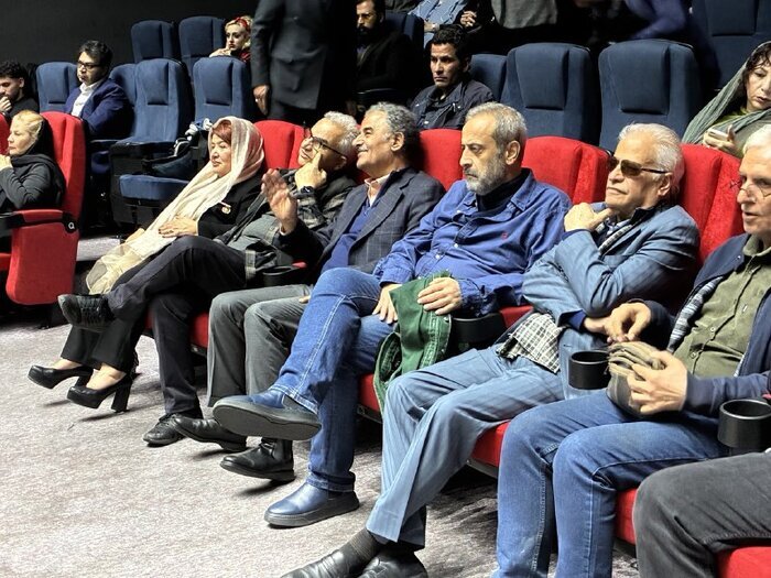 پدر نقد سینما زیر سایه درخت طلایی کیارستمی پدر نقد سینما زیر سایه درخت طلایی کیارستمی