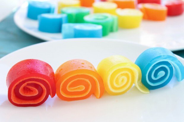 ژله رولی ساده و مجلسی با بستنی ؛ شیرینی خوش طعم و جذاب برای مهمانی های پاییزی