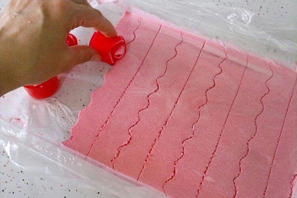 ژله رولی ساده و مجلسی با بستنی ؛ شیرینی خوش طعم و جذاب برای مهمانی های پاییزی