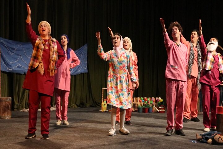 کودک با خیال و فانتزی زندگی میکند؛ نمایشهای نوجوانانه فقیر هستند کودک با خیال و فانتزی زندگی میکند؛ نمایشهای نوجوانانه فقیر هستند