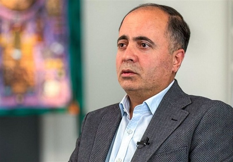 کارگران در روزهای جنگ بذر امید می‌کارند