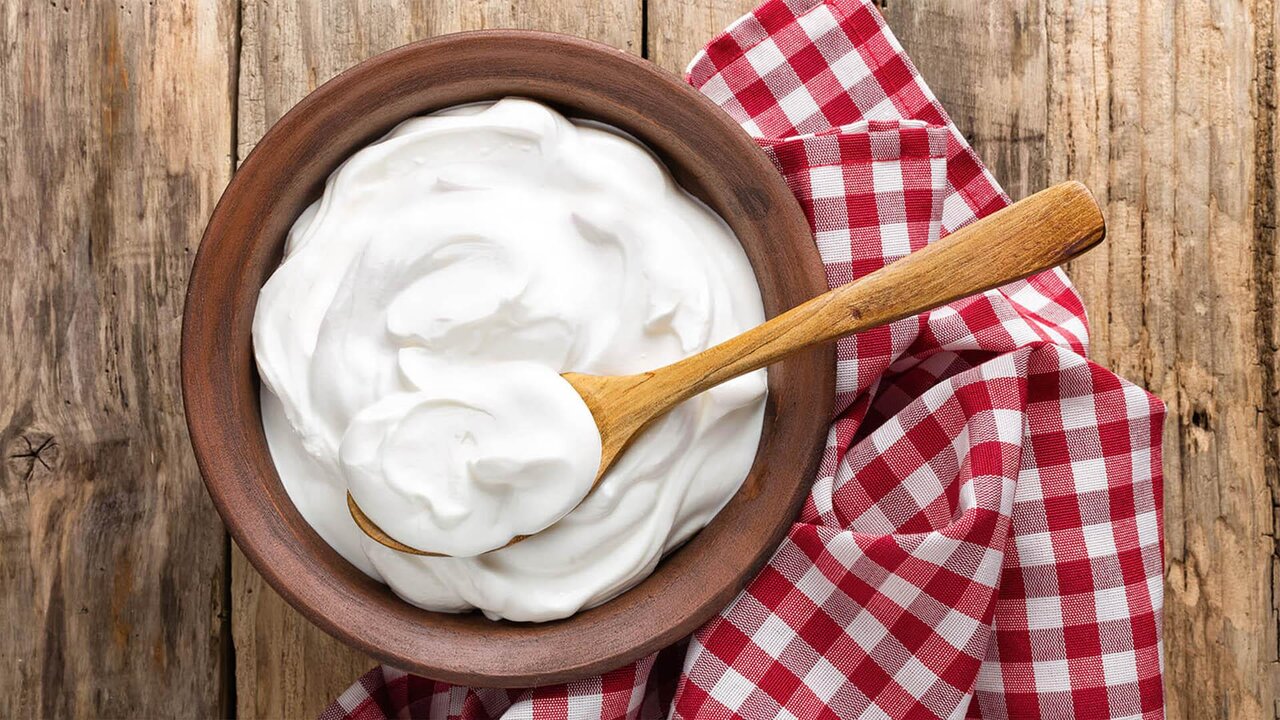 طرز تهیه ماست چکیده از ماست ؛ چکار کنیم ماست کشدار شود ؟ | ماست چکیده را با چی بخوریم ؟