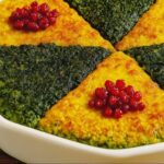 طرز تهیه کوکو سبزی و سیب زمینی دو رنگ برای ۶ نفر + آموزش تصویری