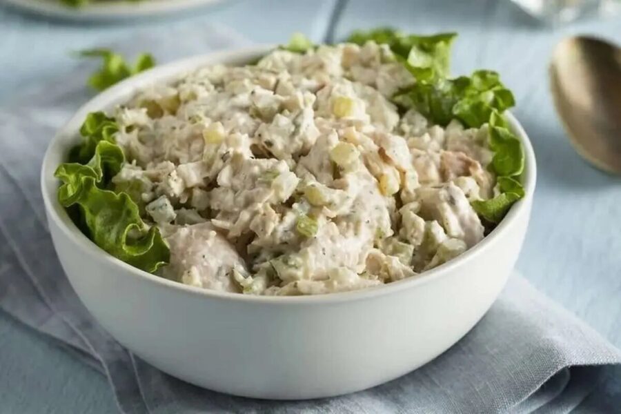 با گردو و مرغ این سالاد خوشمزه ارمنی را درست کنید