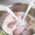 برای فاصله گرفتن از طعم‌های تکراری، مرغ را این‌بار با دوغ ترشِ گازدار بپزید