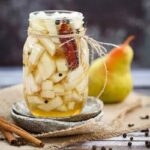 ترشی گلابی خانگی؛ چاشنی متفاوت و خوش‌طعم برای کنار غذا + طرز تهیه