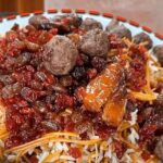 رشته پلو غذایی ساده و نوستالژیک است که با ماست و خیار خنک خیلی می‌چسبد
