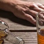 عوارض مصرف الکل را جدی بگیرید؛ از التهاب معده تا هپاتیت الکلی
