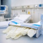 هشدار تولیدکنندگان: واردات دستکش پزشکی، تولید داخل را زمین‌گیر می‌کند