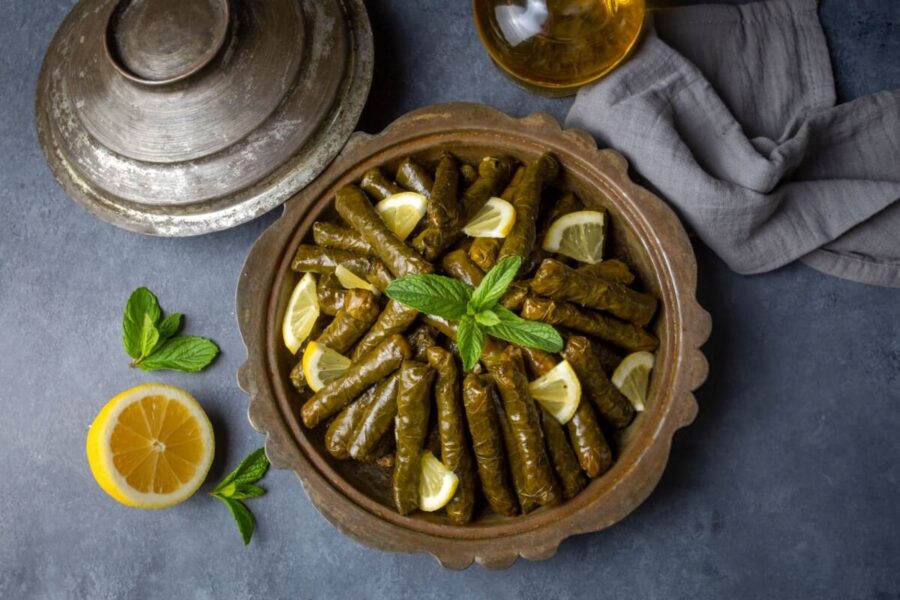 آیا می‌دانید دلمه لری با چه مواد اولیه‌ای پخته می‌شود؟