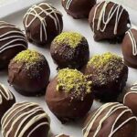 این شیرینی فقط بیسکویت ساقه طلایی، شیر، موز و پودر کاکائو می‌خواهد