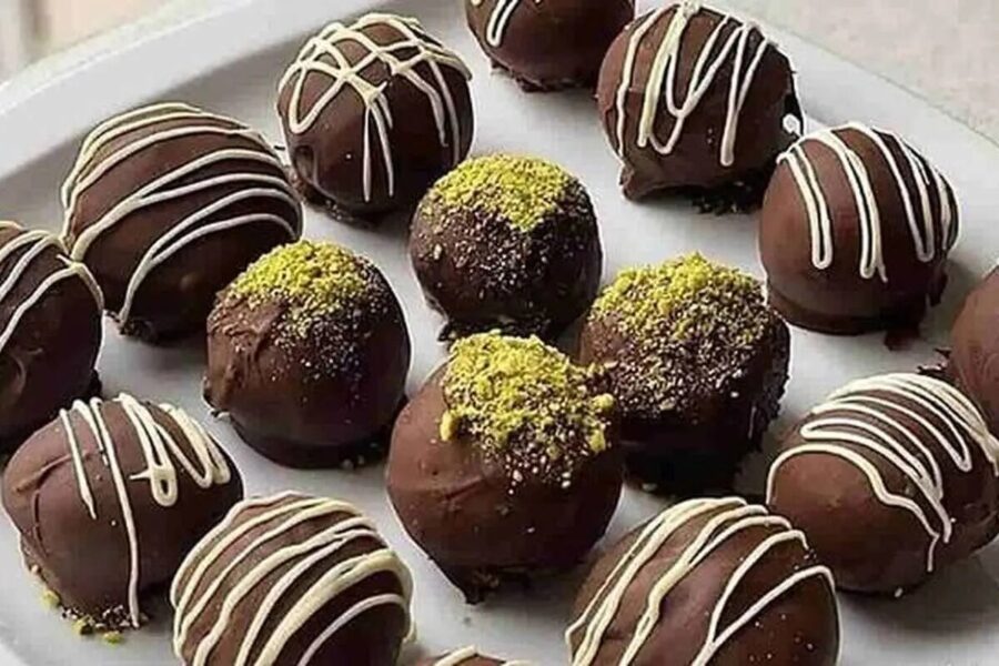 این شیرینی فقط بیسکویت ساقه طلایی، شیر، موز و پودر کاکائو می‌خواهد