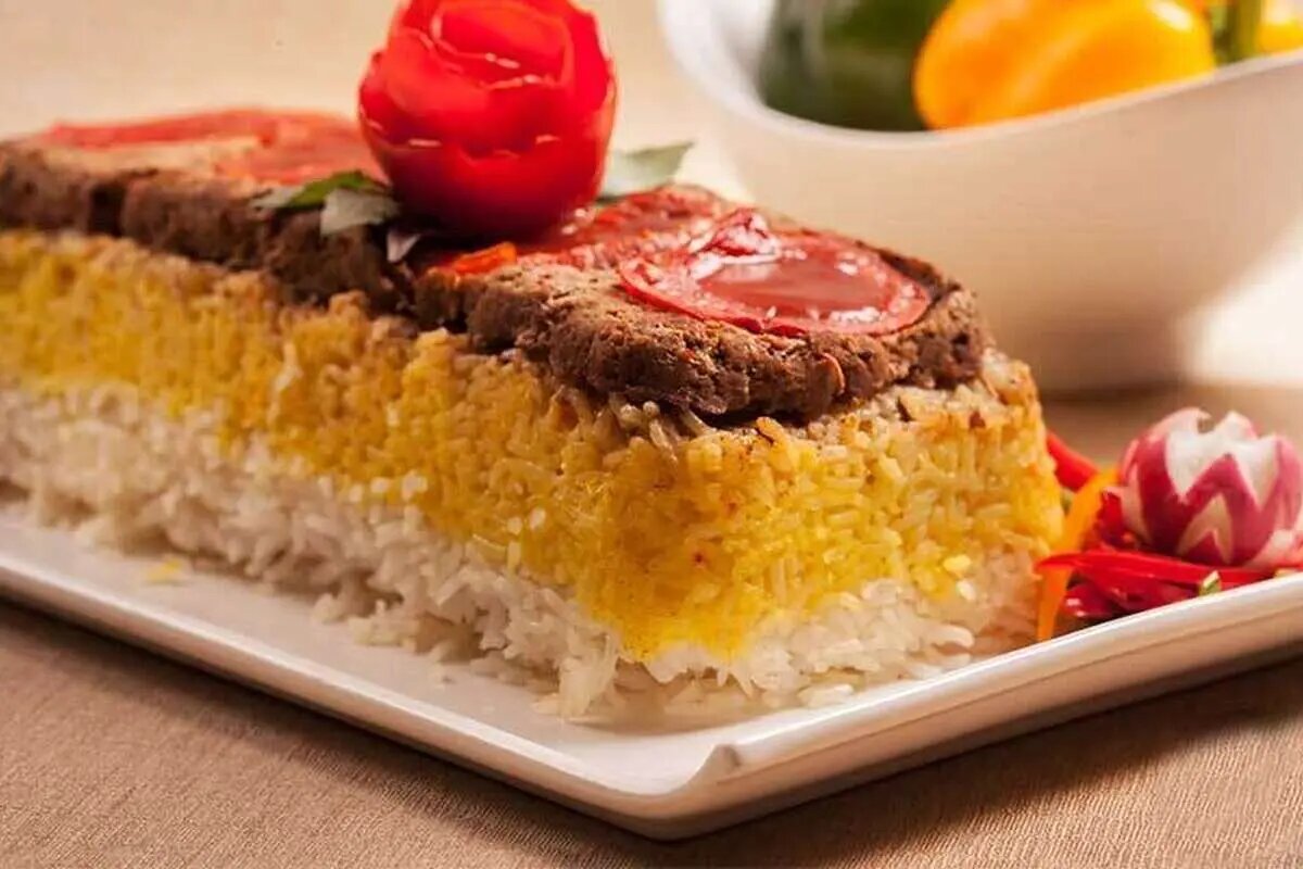 ته‌چین کباب؛ ترکیبی بسیار خوشمزه از برنج زعفرانی با کباب دیگی