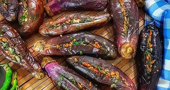 طرز تهیه ترشی بادمجان بوشهری؛ ترشی تند و ملس جنوبی با تمر هندی