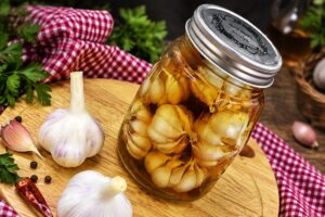 فصل درست کردن سیر ترشی از راه رسید