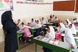 هزینه‌ها مسیر ثبت‌نام را تغییر داد / موج تازه ثبت‌نام در مدارس دولتی
