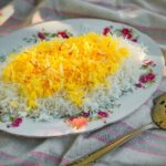 پلو چند دقیقه باید دم بکشد؟؛ ۵ راز برنج دانه‌دانه و خوش‌پخت