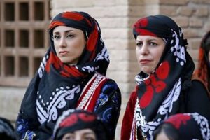 گُلوَنی؛ سربندی که از شادی تا سوگ، قصه فرهنگ و هویت لُرها را روایت می‌کند