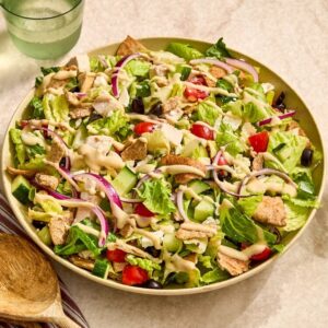 سالاد یونانی با مرغ؛ غذای پروتئینی و رژیمی + میزان کالری