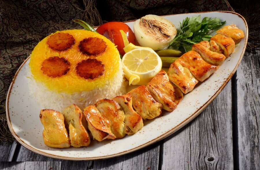فوت و فن‌ تهیه جوجه کباب آبدار و خوشمزه؛ چه کنیم جوجه کباب نرم شود؟ | چه سسی به جوجه کباب بزنیم؟